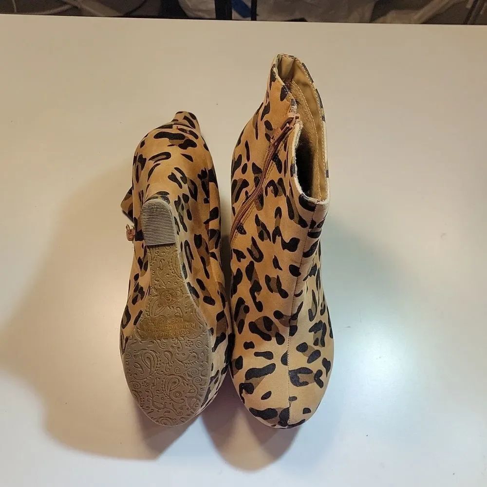 HERSTYLE ROUND TOE ZIP CLOSURE ANIMAL LEOPARD PRINT ANKLE BOOTIES - Picture 11 of 14